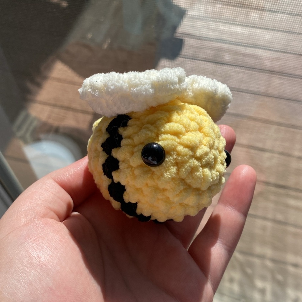 - crochet bee crochet amigurumi